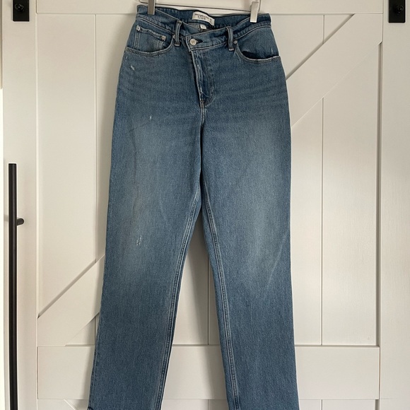 Abercrombie & Fitch Curve Love 90s Ultra High Rise Straight Jeans - Picture 2 of 8